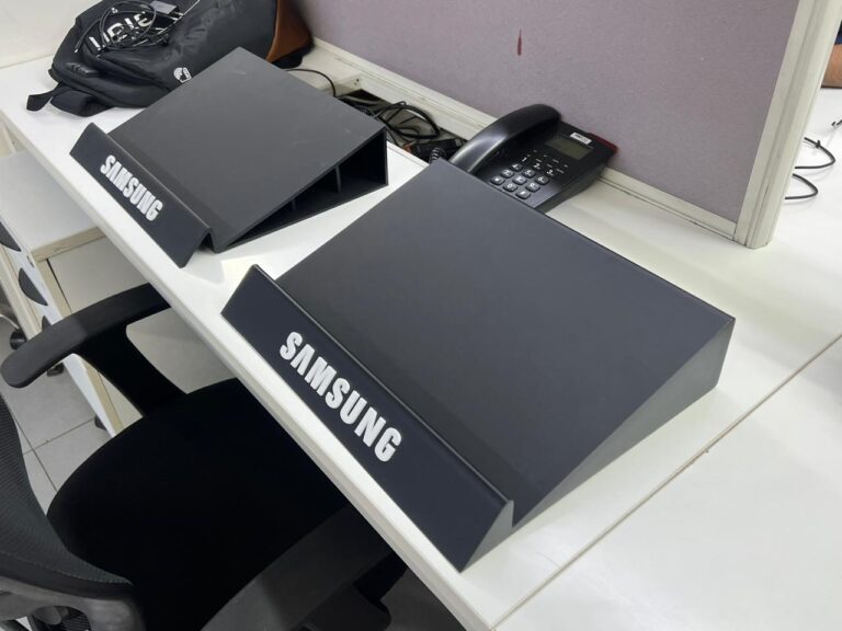 Samsung Retail Displays: Tabletop pedestals for Samsung devices - made by Beyond Retail