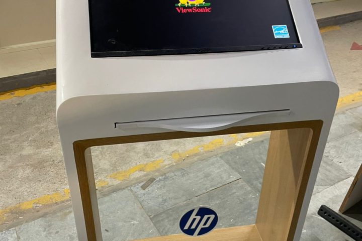 HP interactive kiosk with wood-finish frame | Beyond Retail HP interactive kiosk with wood-finish frame, made by Beyond Retail