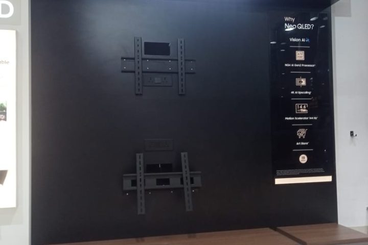 Samsung wall display unit with illuminated sign | Beyond Retail Samsung wall display unit with illuminated sign, made by Beyond Retail